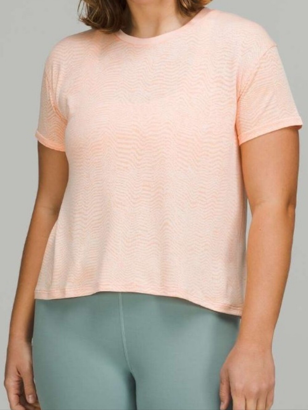 Lululemon Women's Train To Be Short Sleeve Ripple Wave White Seamless Sz 6